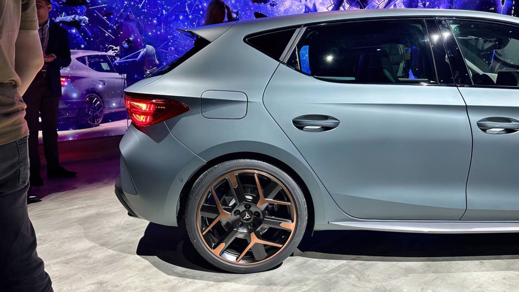 2024 Cupra Leon profil tyłu