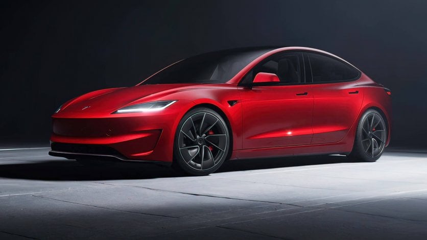 Debiutuje nowa Tesla Model 3 w sportowej wersji Performance