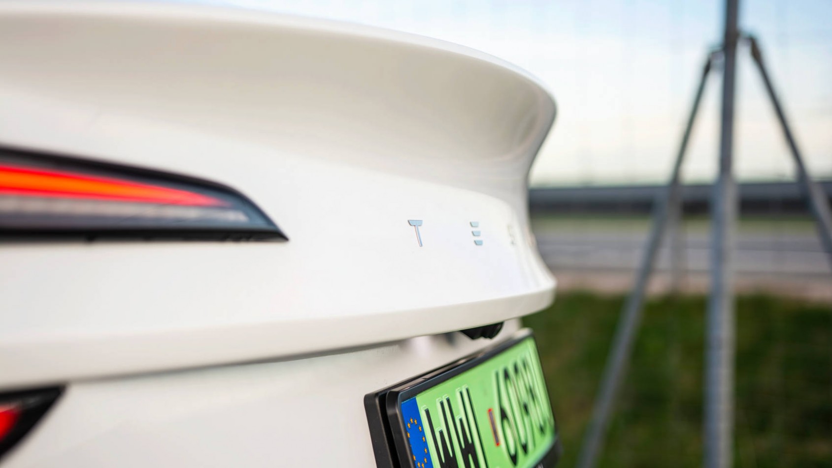 Tesla Model 3 Tesla Model 3 Long Range lotka tył