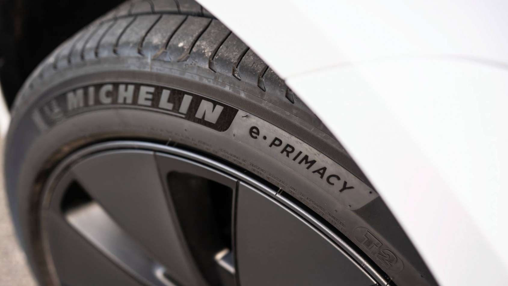 Tesla Model 3 Tesla Model 3 Long Range opony