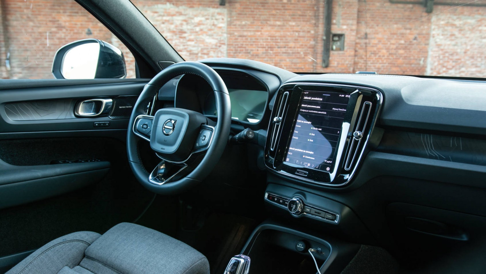 Volvo XC40 Recharge kokpit