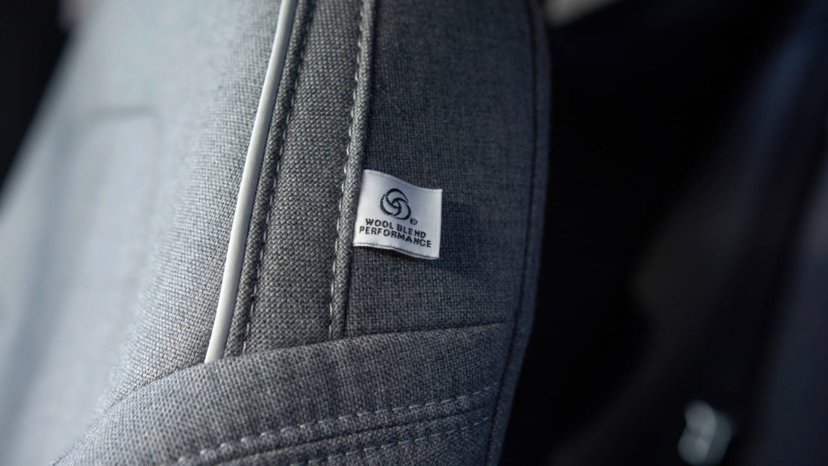 Volvo XC40 Recharge detal fotela