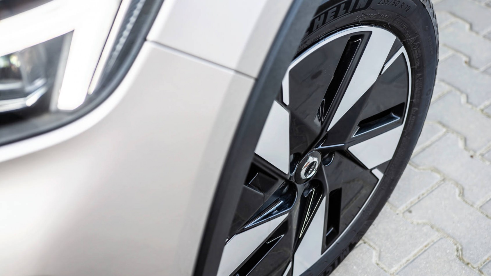 Volvo XC40 Recharge felgi