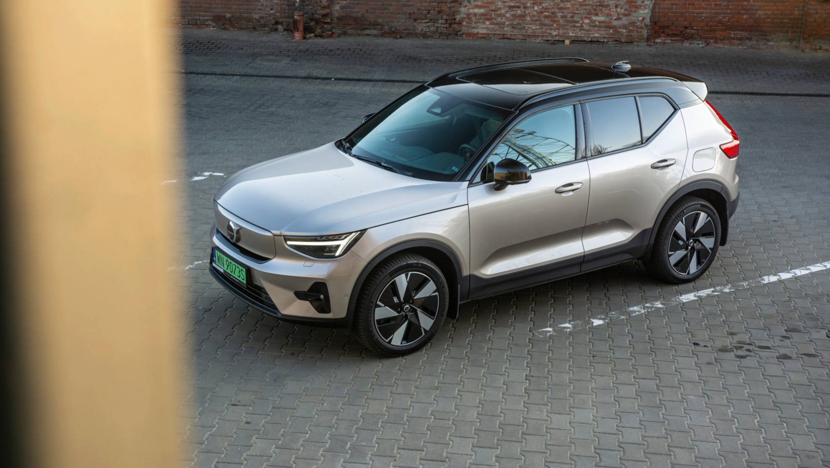 Volvo XC40 Recharge sylwetka
