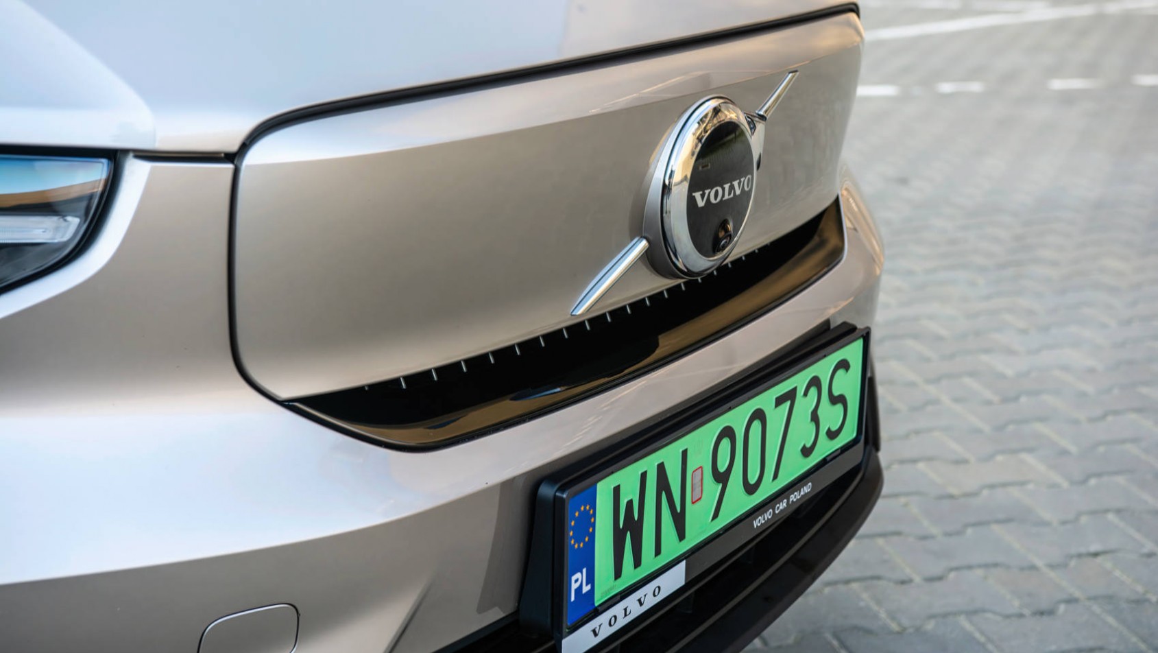 Volvo XC40 Recharge atrapa grill