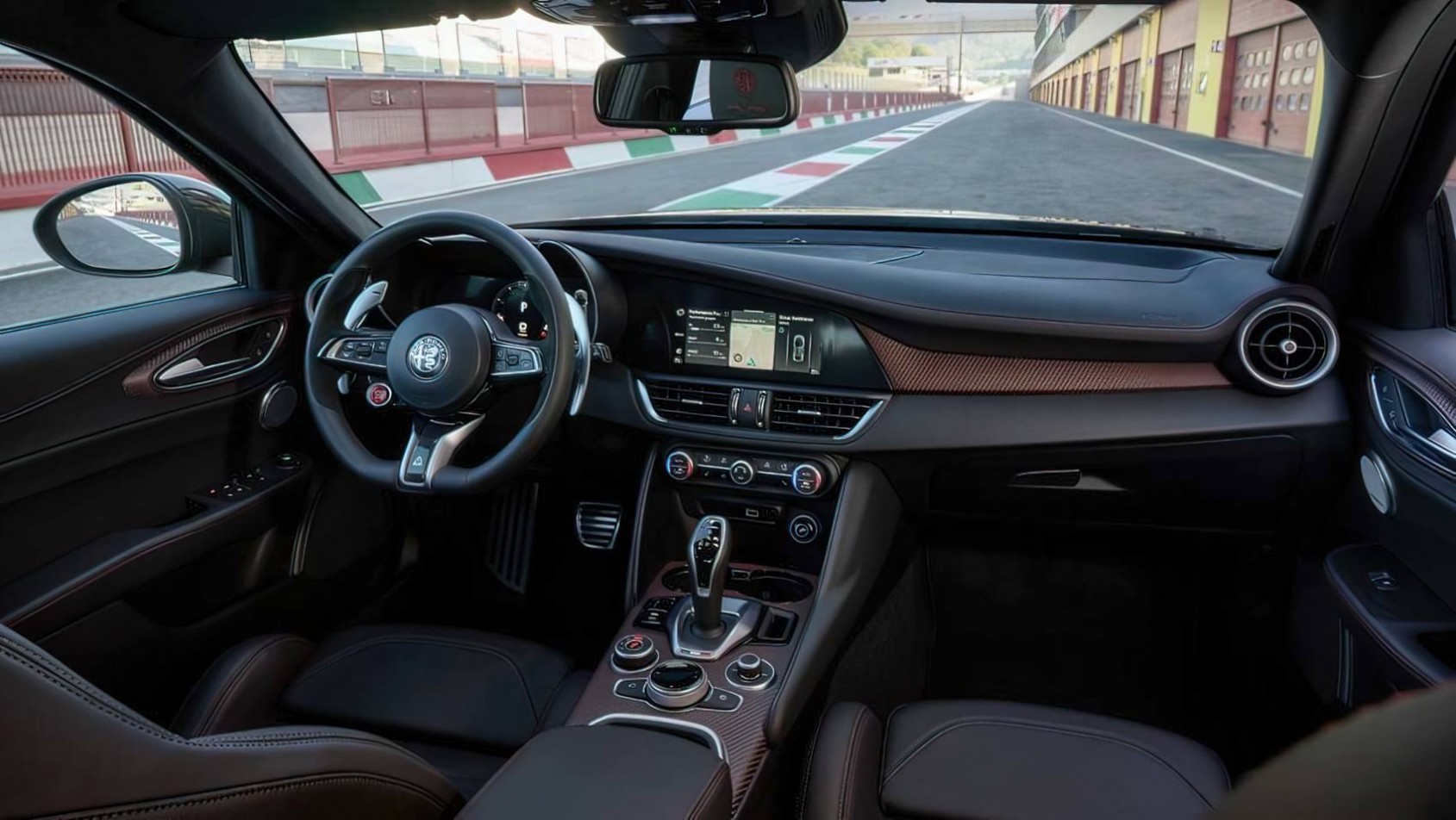 Alfa Romeo Stelvio Quadrifoglio Super Sport kokpit