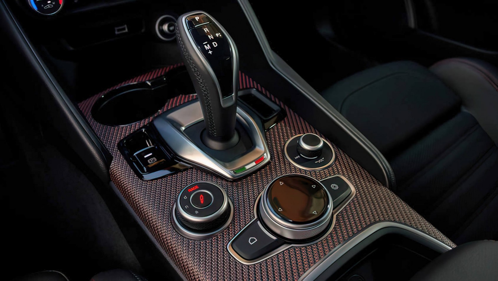 Alfa Romeo Stelvio Quadfrifoglio Super Sport karbon 3d