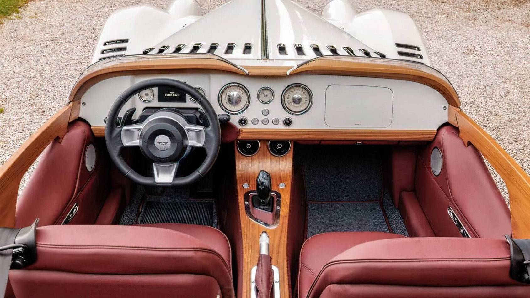 Morgan Midsummer kokpit