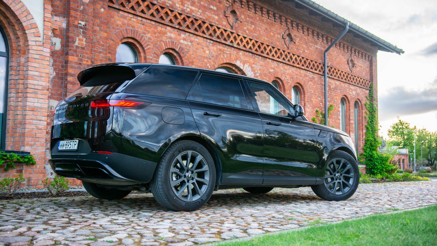 Range Rover Sport 2024 Range Rover Sport D300 tył profil