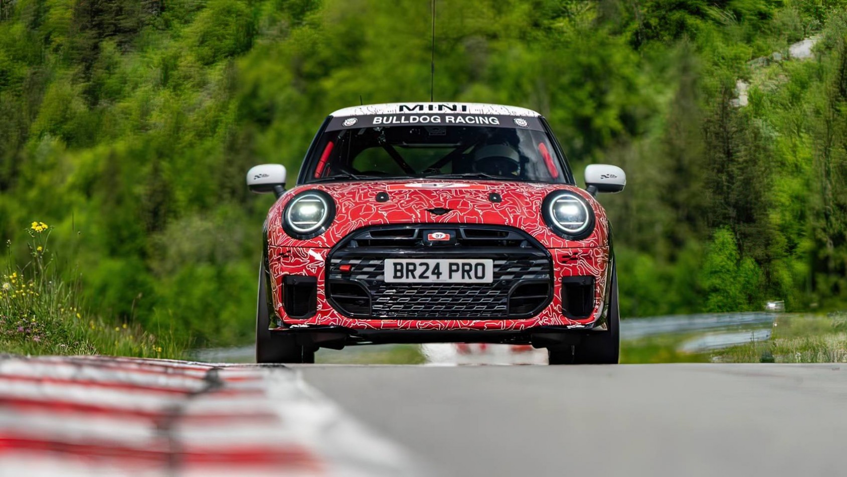 2024 Mini John Cooper Works Pro na torze