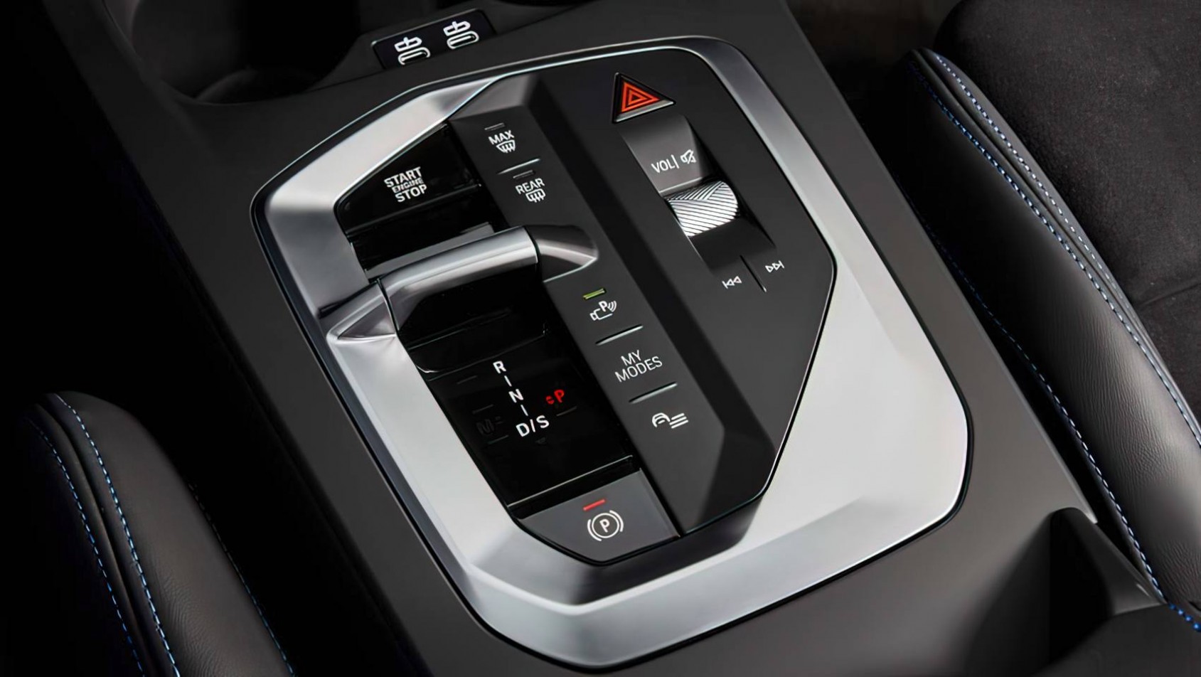 2024 BMW M135 xDrive konsola środkowa