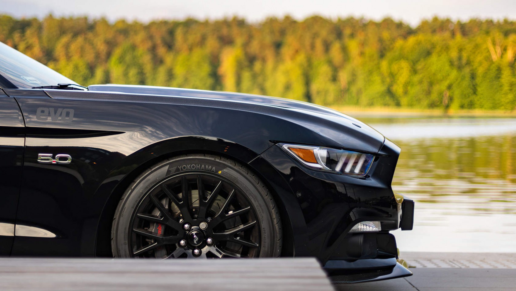 Mustang ADVAN Neova AD09