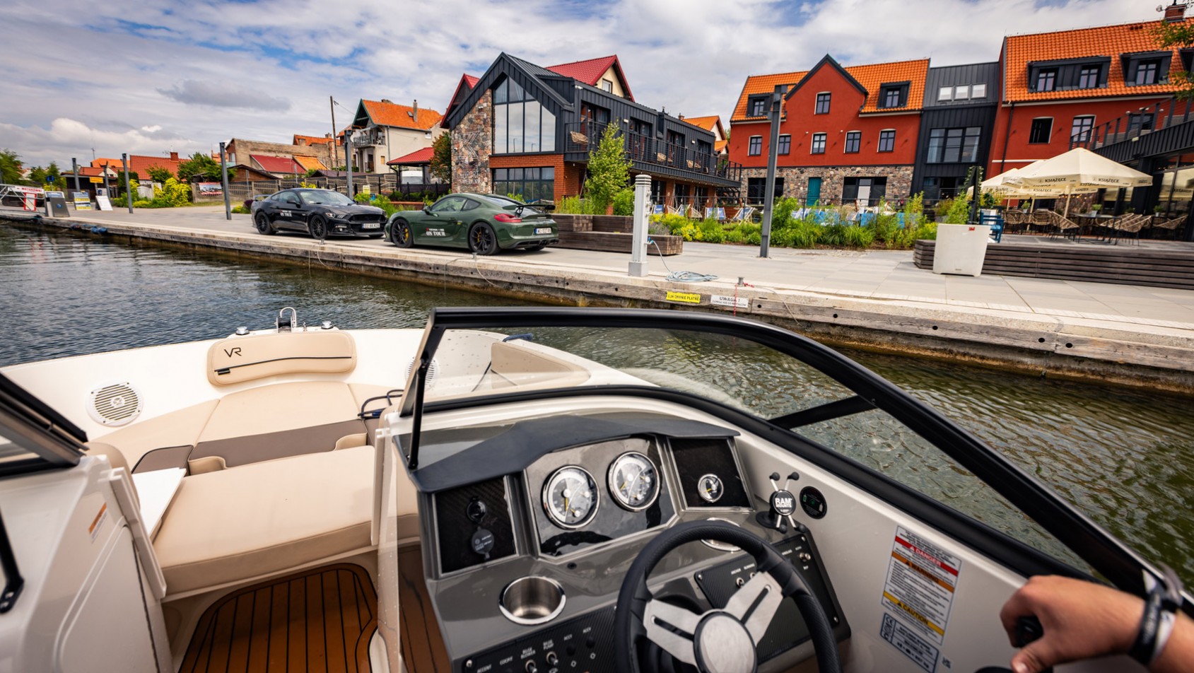 Redakcyjne auta w Mikołajkach