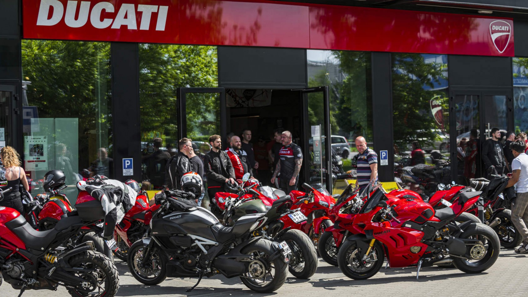 Spotkanie pod salonem Ducati