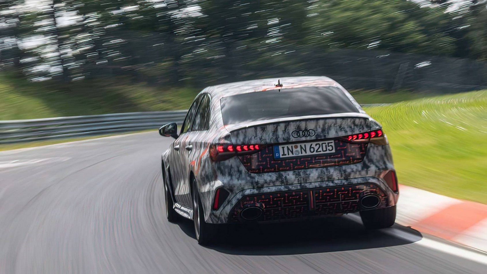 Audi RS 3 2024 Audi RS 3 Nurburgring w zakręcie