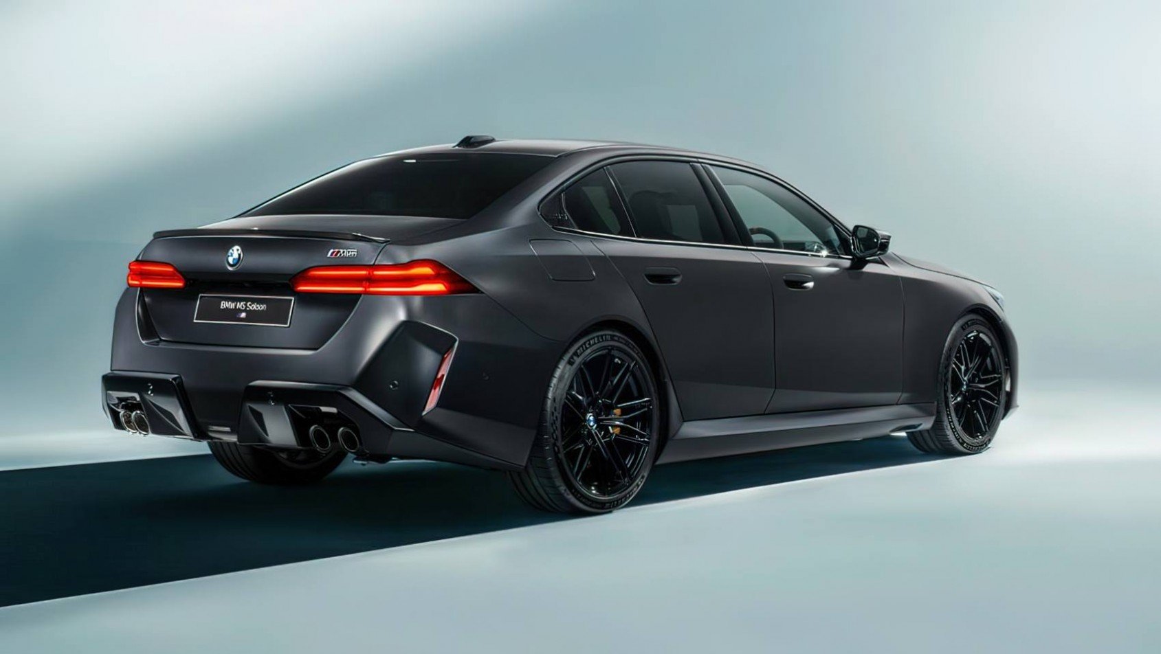 BMW M5 BMW M5 G90 studio