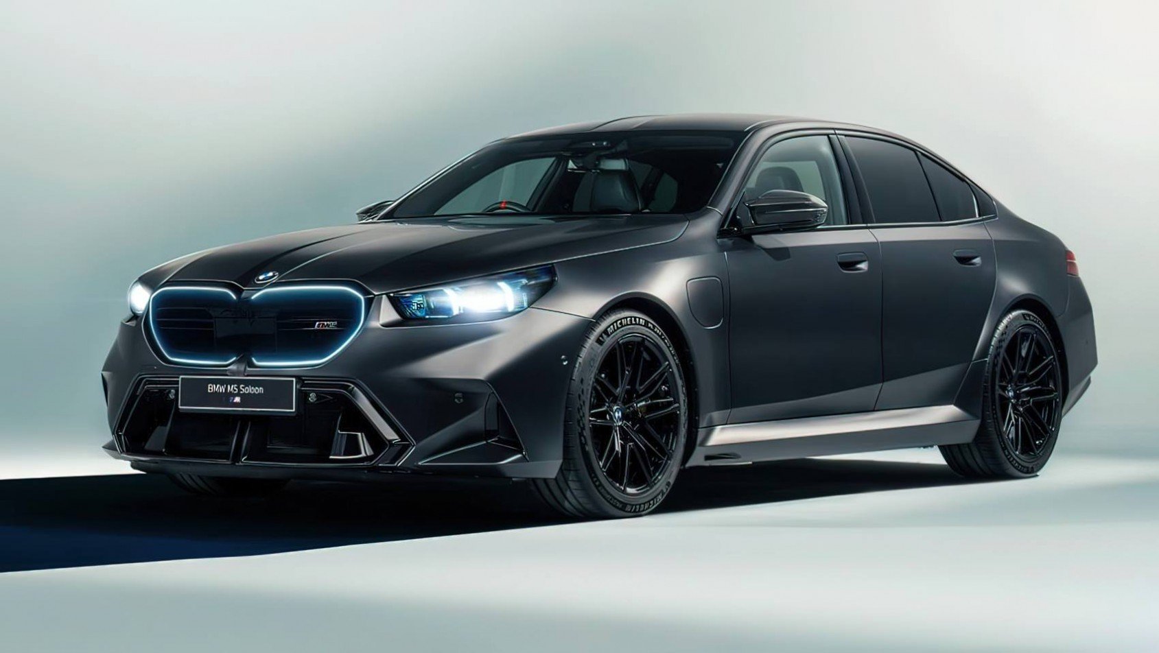 BMW M5 BMW M5 G90 sylwetka