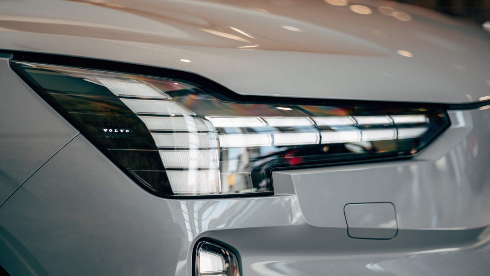 Volvo EX90 - reflektor