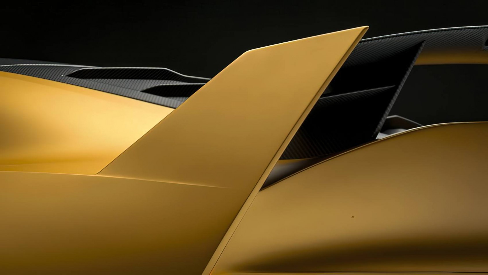 Aston Martin Valiant skrzydło