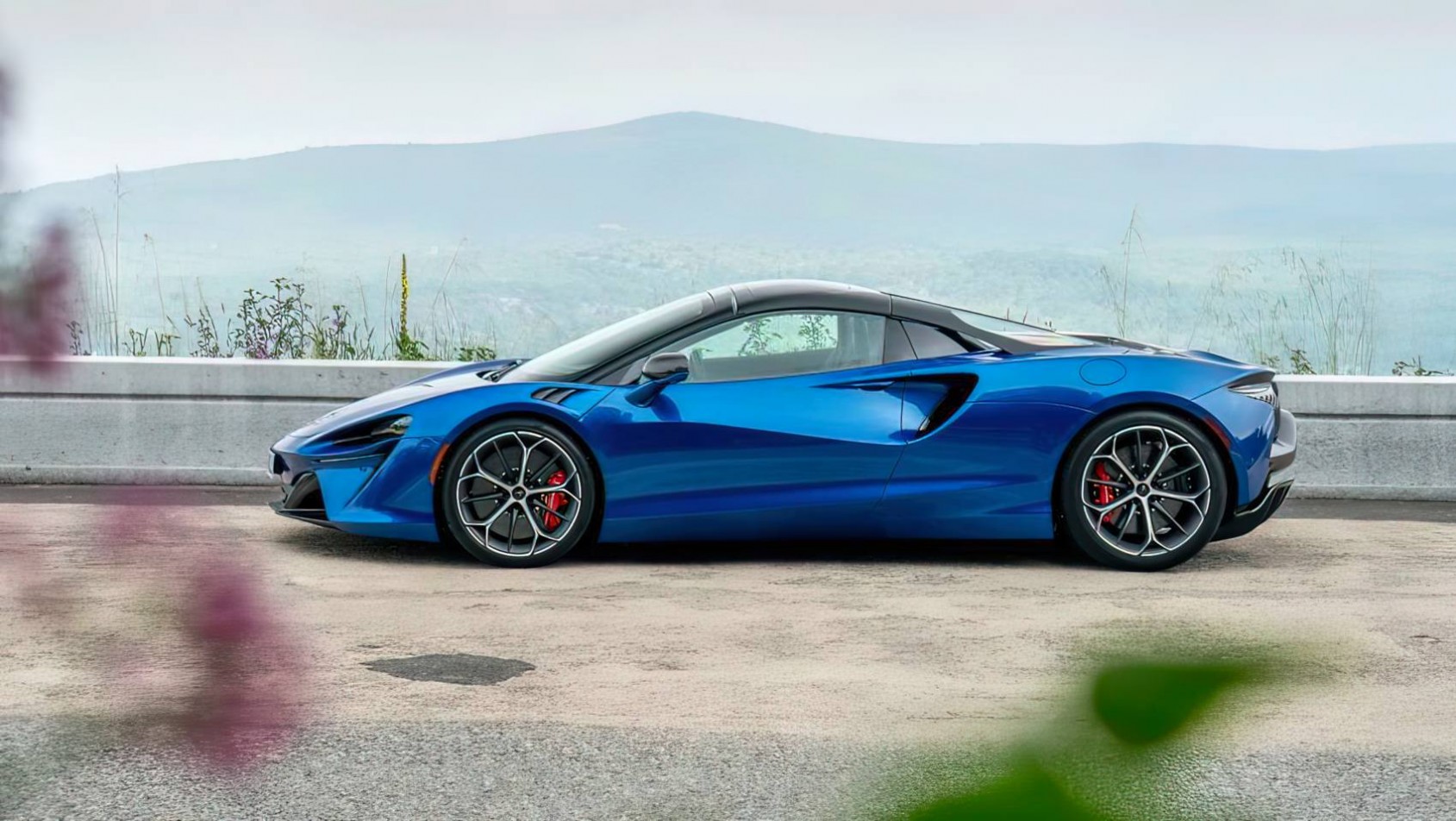 McLaren Artura Spider z dachem