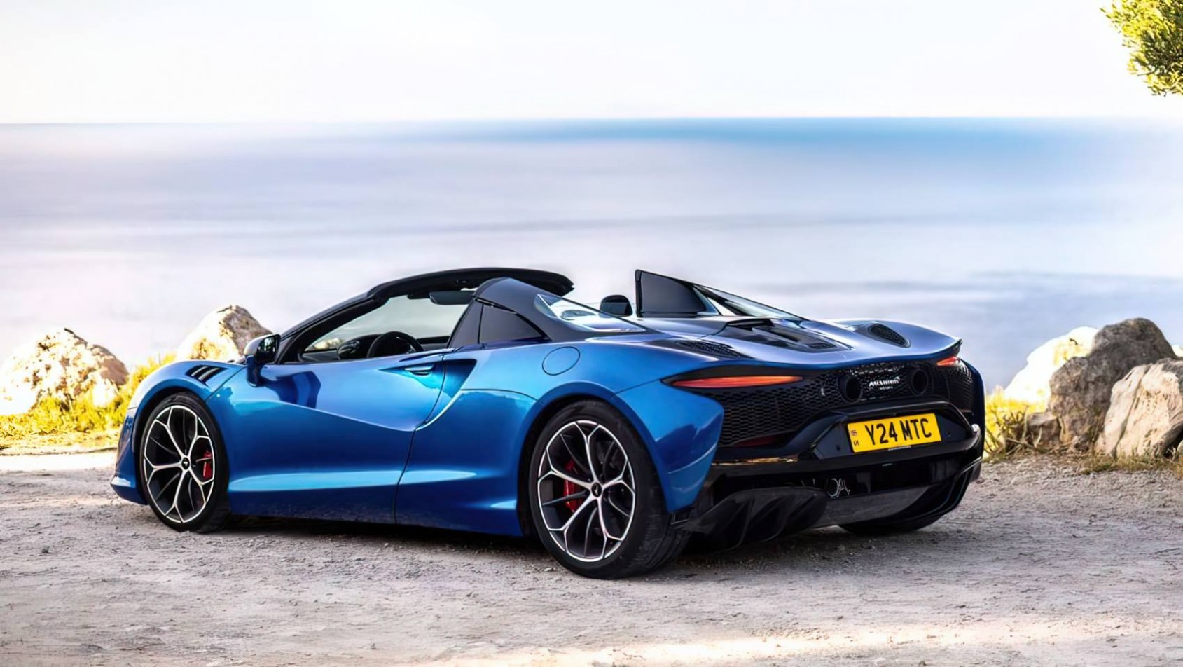 McLaren Artura Spider design