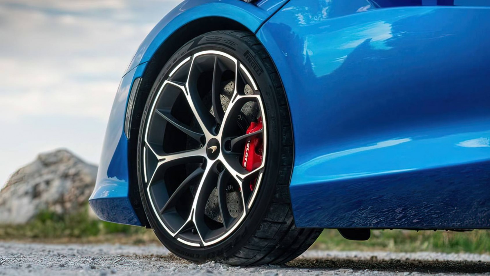 McLaren Artura Spider hamulce