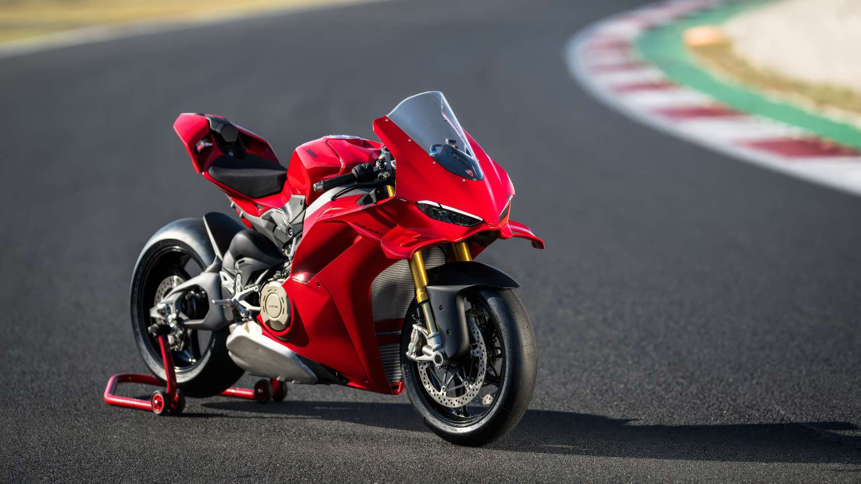 Nowe Ducati Panigale V4 - bok