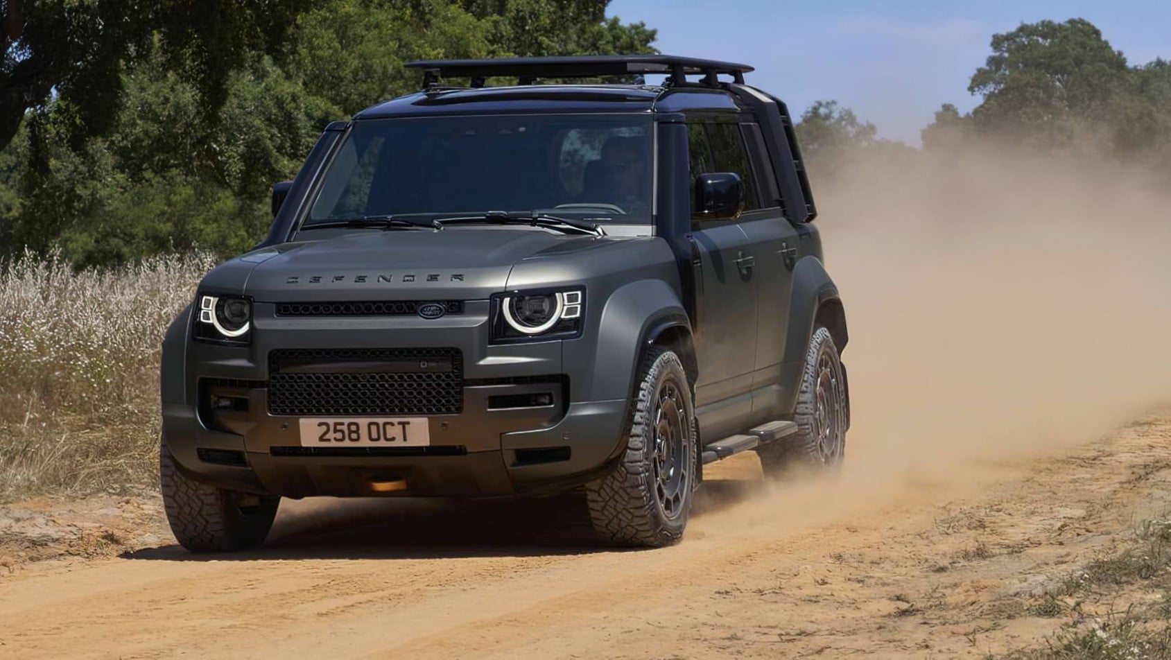 Land Rover Defender Octa V8 debiut