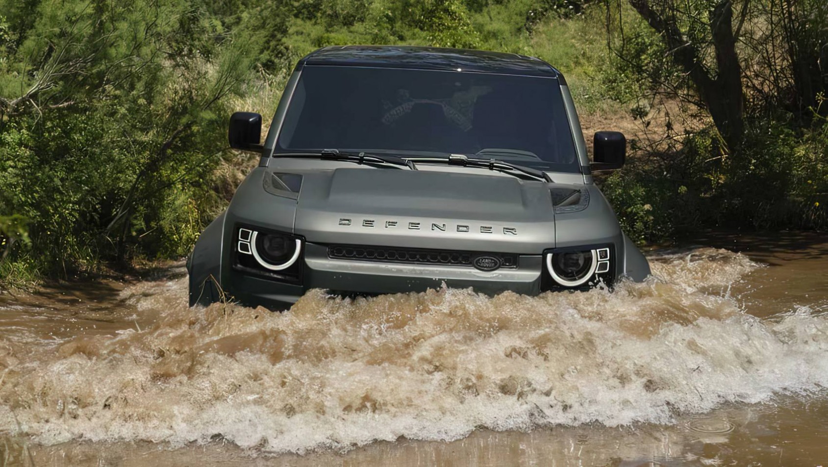 Land Rover Defender Octa V8 w terenie