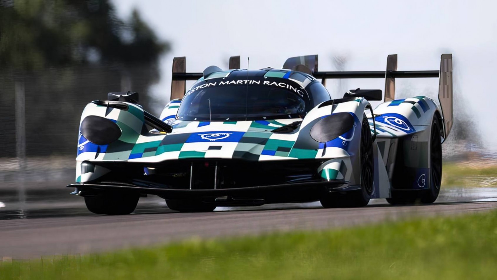 Aston Martin Valkyrie AMR-LMH na torze