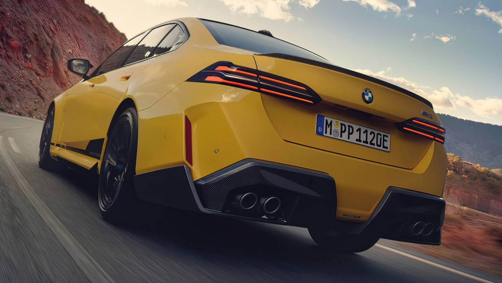 BMW M5 G90 M Performance lotka na tylną klapę