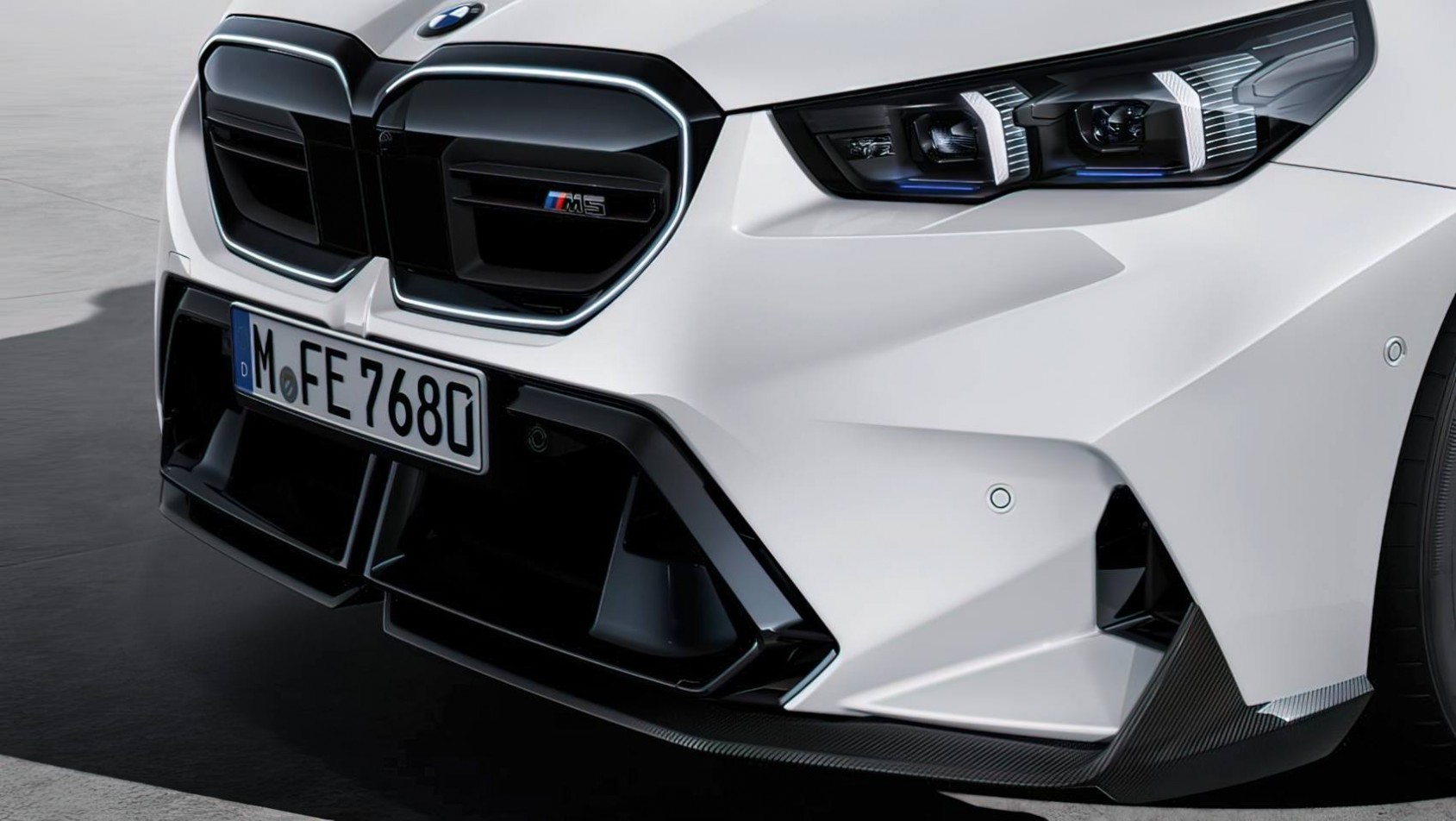 BMW M5 G90 M Performance przedni zderzak