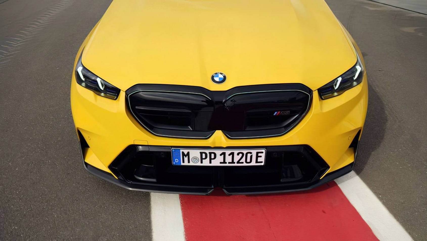 BMW M5 G90 M Performance przód