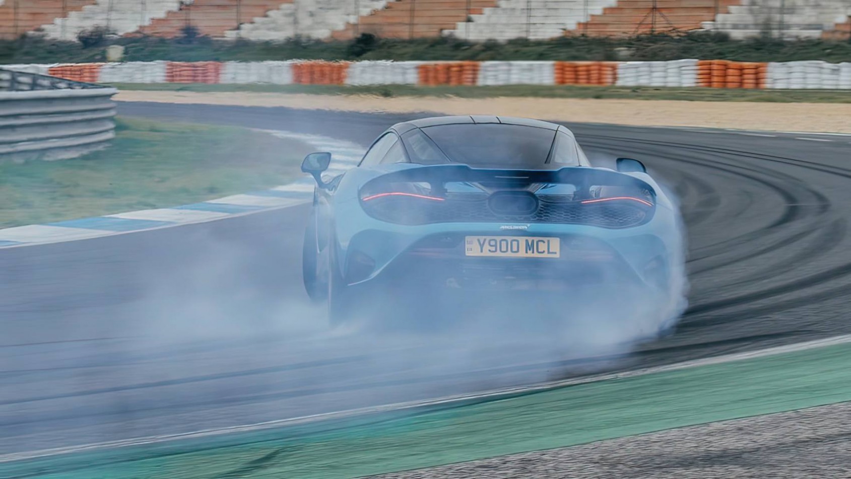 McLaren 750S coupe poślizg