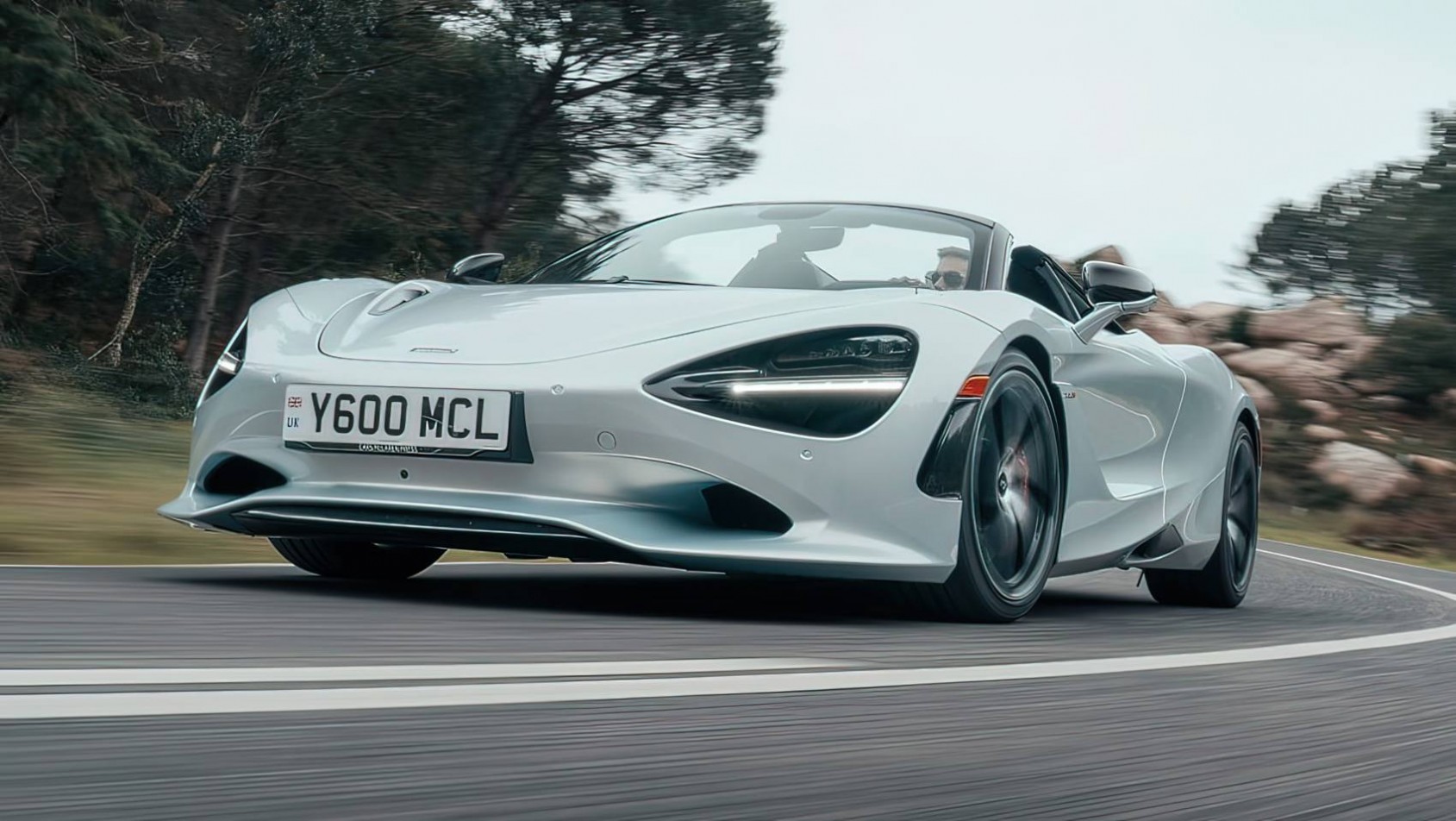 McLaren 750S spider na drodze