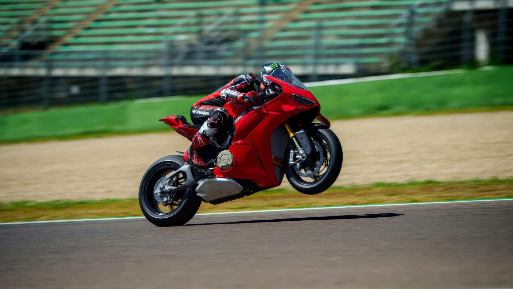 Nowe Ducati Panigale V4 2025 - na jednym kole