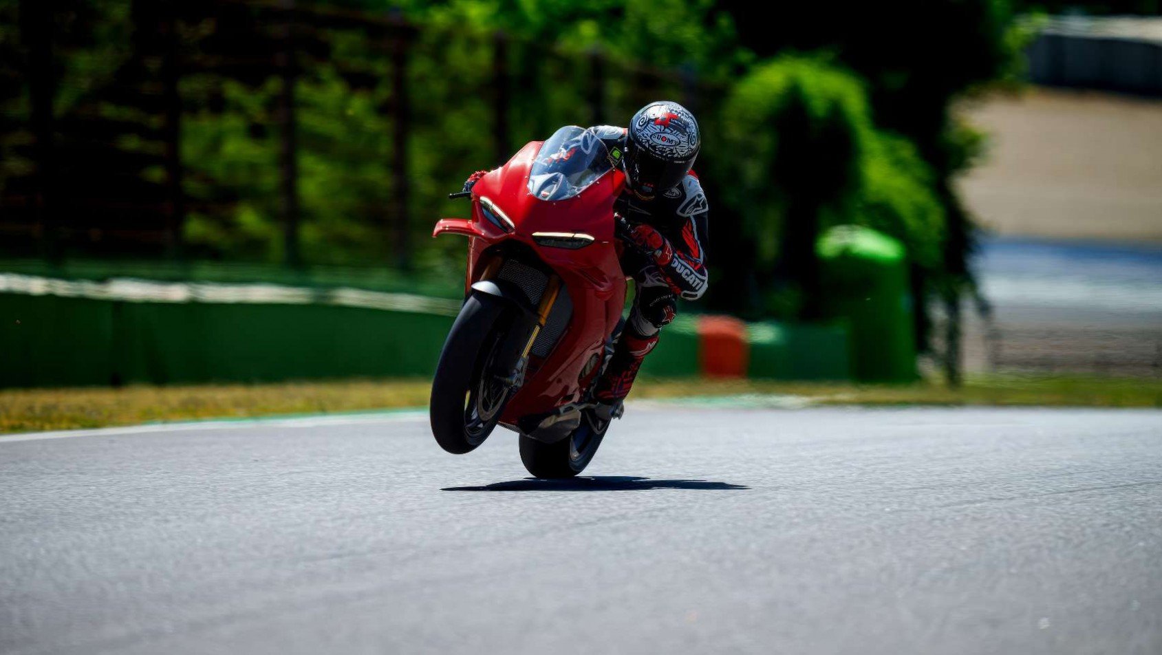 Nowe Ducati Panigale V4 na torze