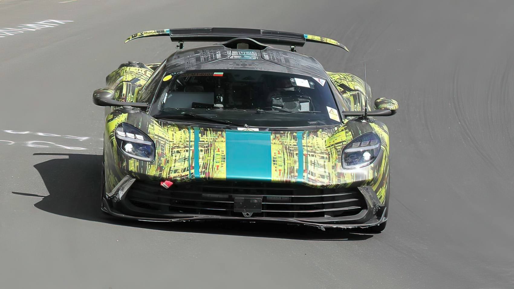 Aston Martin Valhalla muł testowy