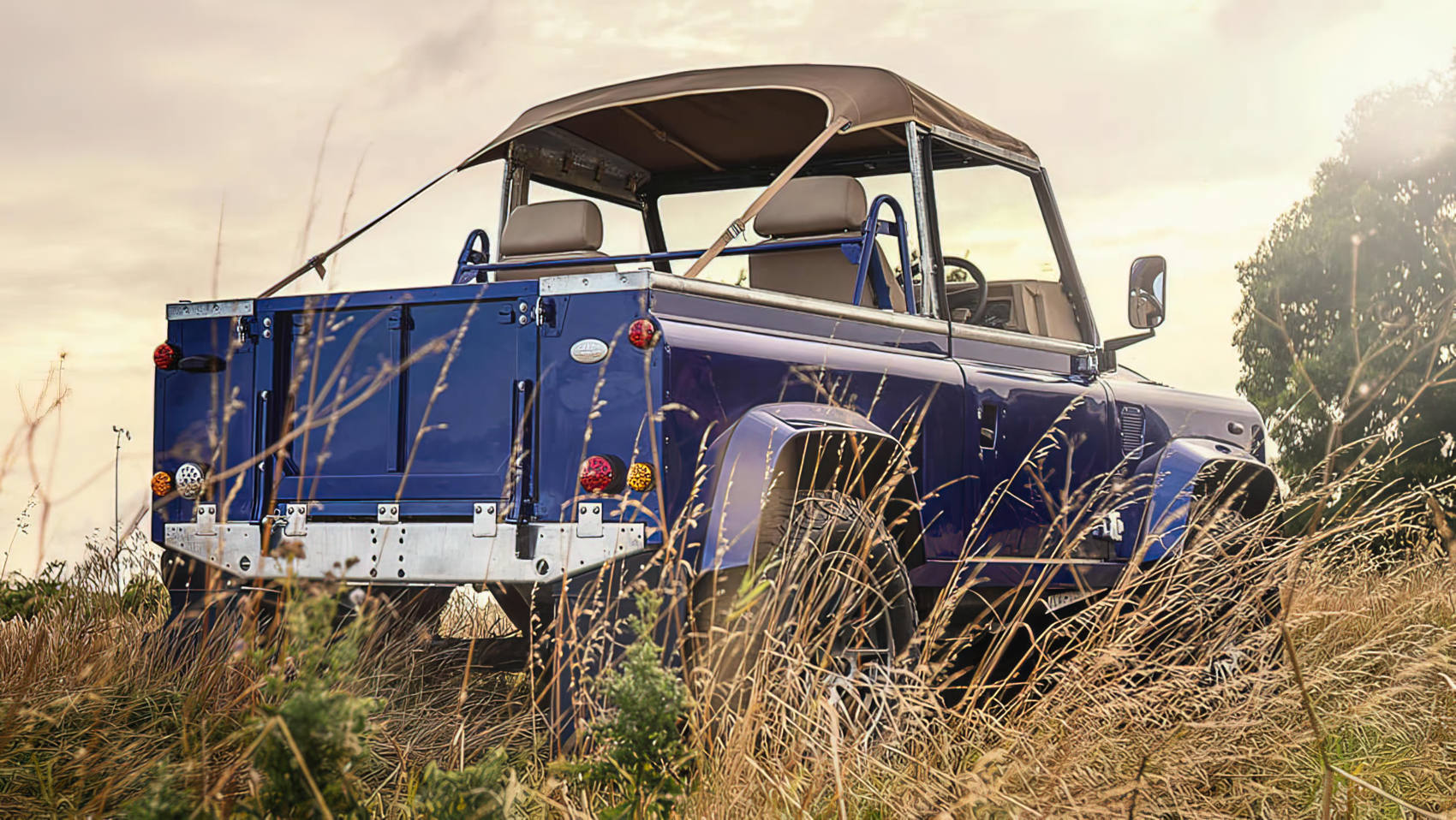 Kingsley Land Rover Defender V8 tył