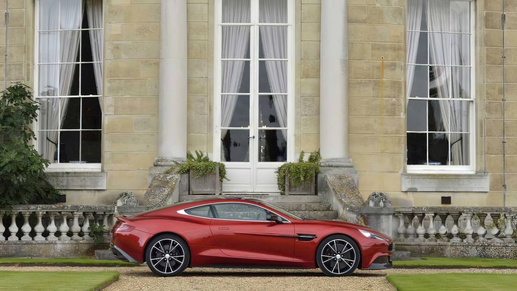 Aston Martin Vanquish MK2 sylwetka