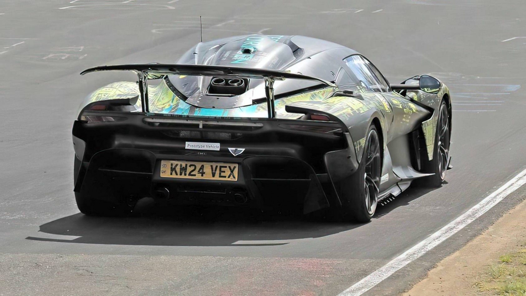 Aston Martin Valhalla testy torowe