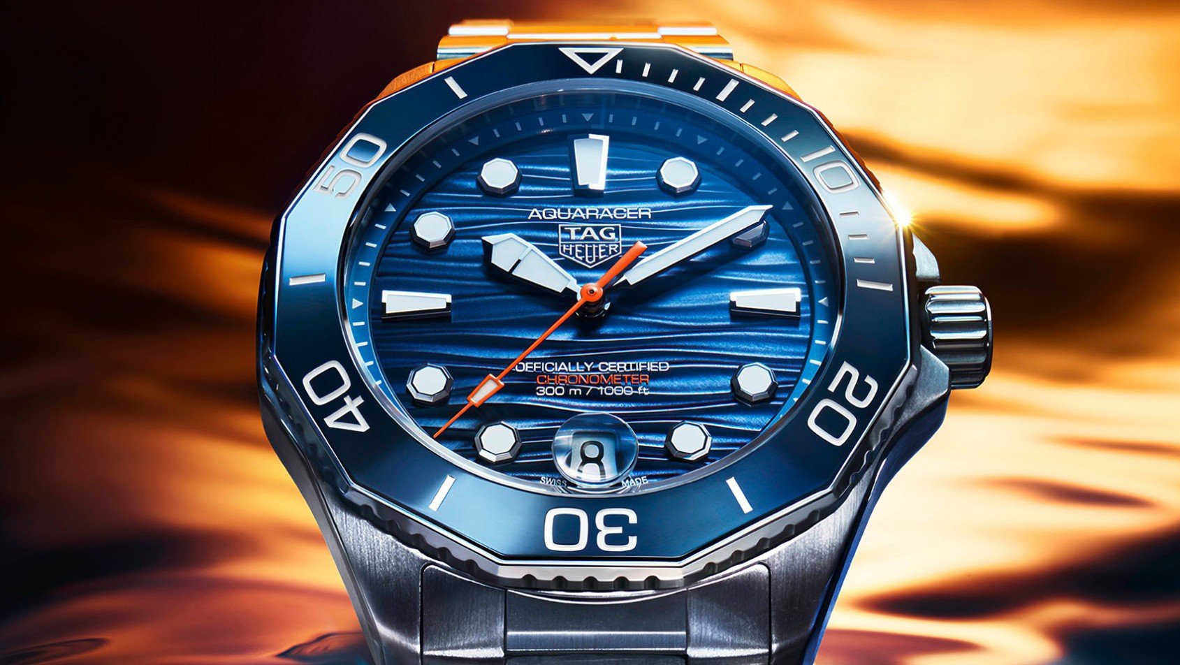 Tag Heuer Niebieski Aquaracer Professional 300 Date z bliska