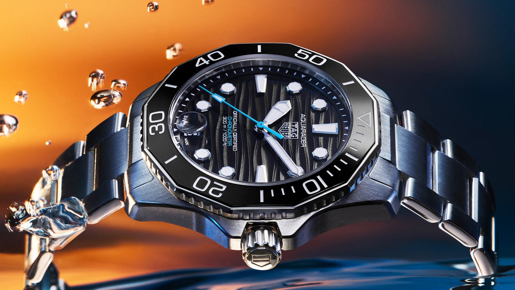 Tag Heuer Aquaracer Professional 300 GMT z bliska