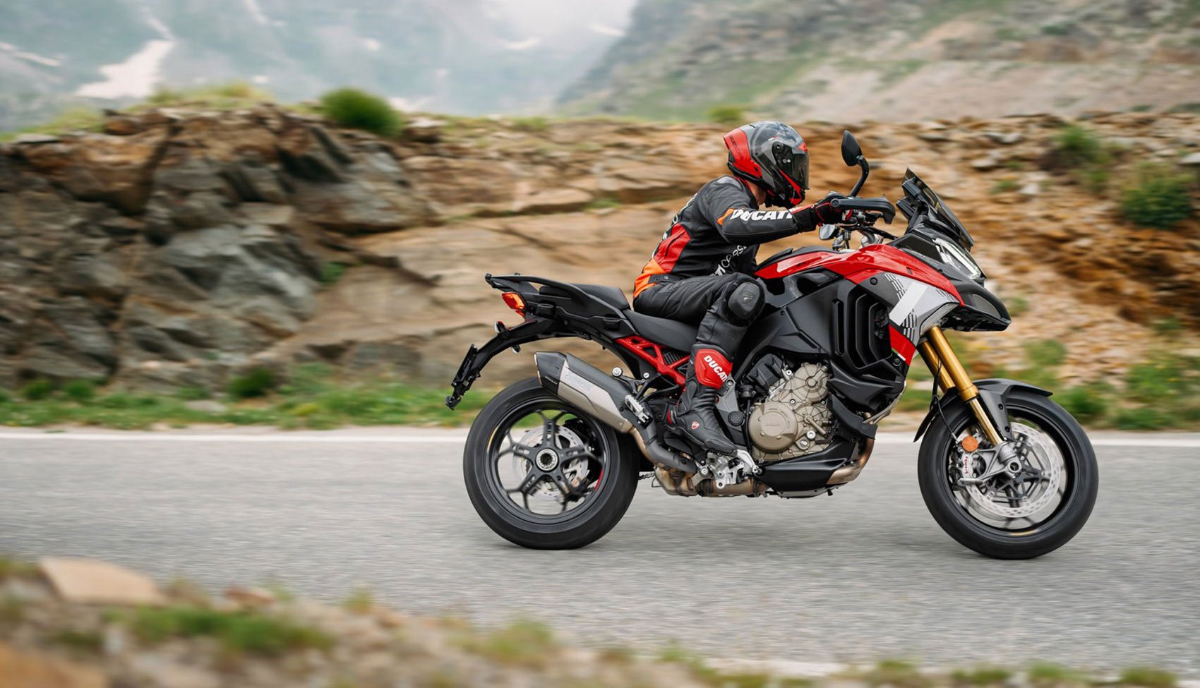 Ducati Multistrada V4 Pikes Peak w trakcie jazdy