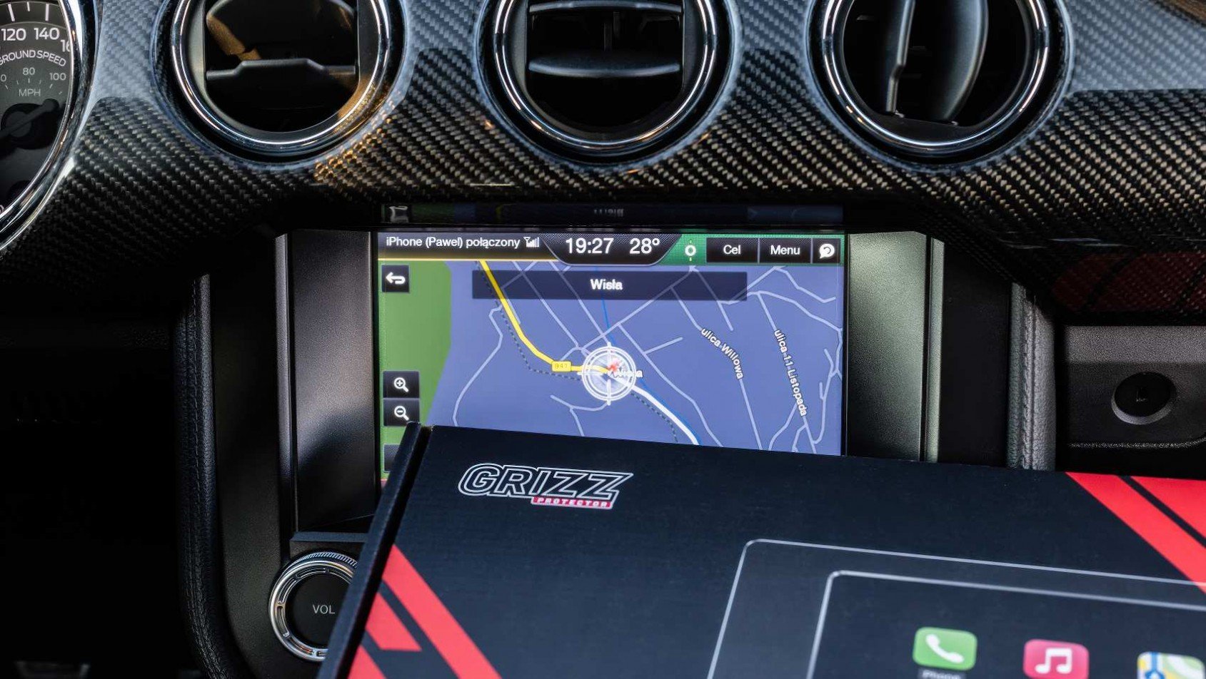 Folia GRIZZ na ekranie Mustanga GT Folia GRIZZ na ekranie naszego Mustanga GT