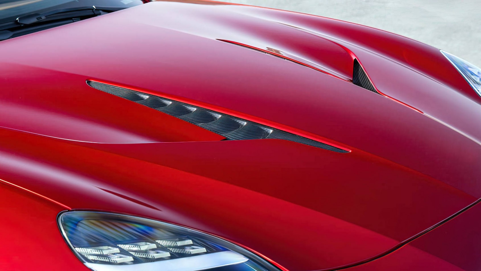 2024 Aston Martin Vanquish maska