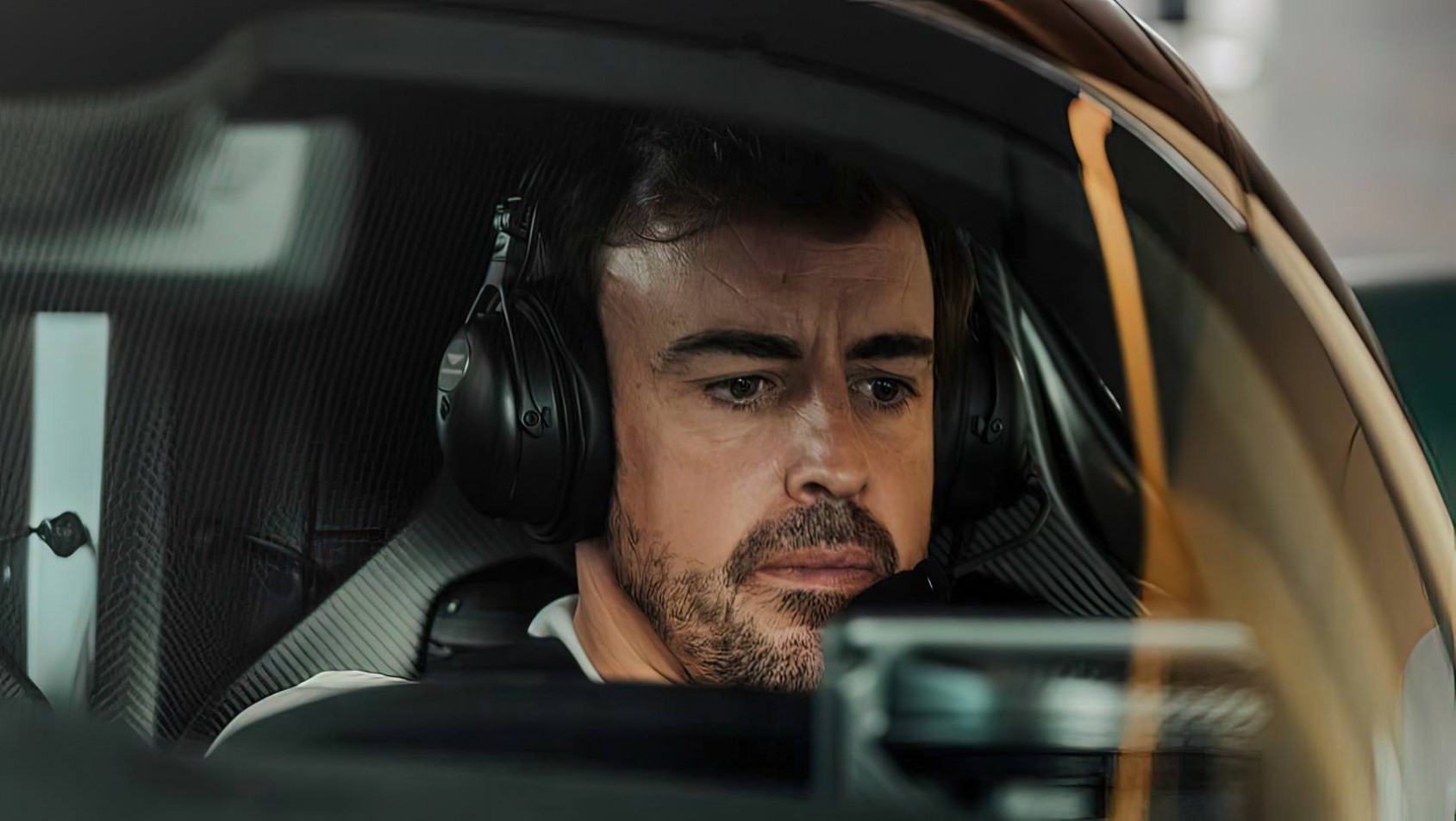 Aston Martin Valkyrie alonso za kierownicą