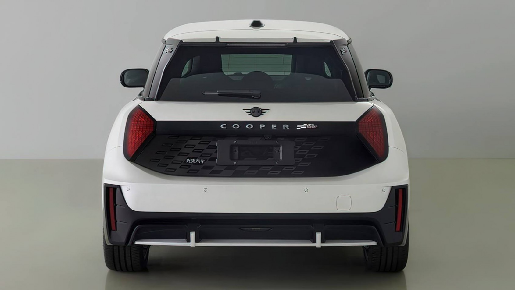 Mini John Cooper Works Mini John Cooper Works E produkcyjny tył