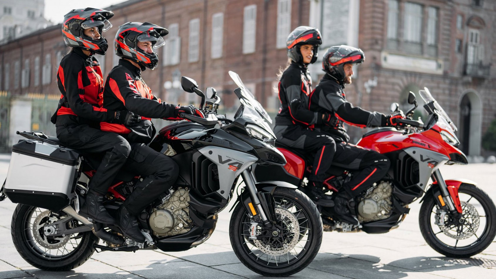 Multistrada V4 S na mieście