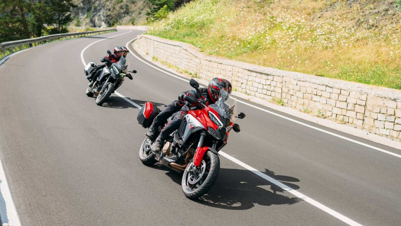 Multistrada V4 S na trasie